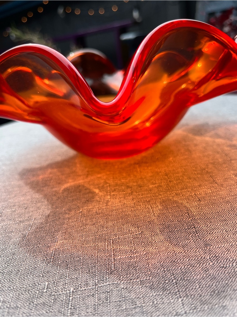 Vintage Amberina Red Orange Ruffled Art Glass Bowl MCM Centrepiece - Picture 10 of 16
